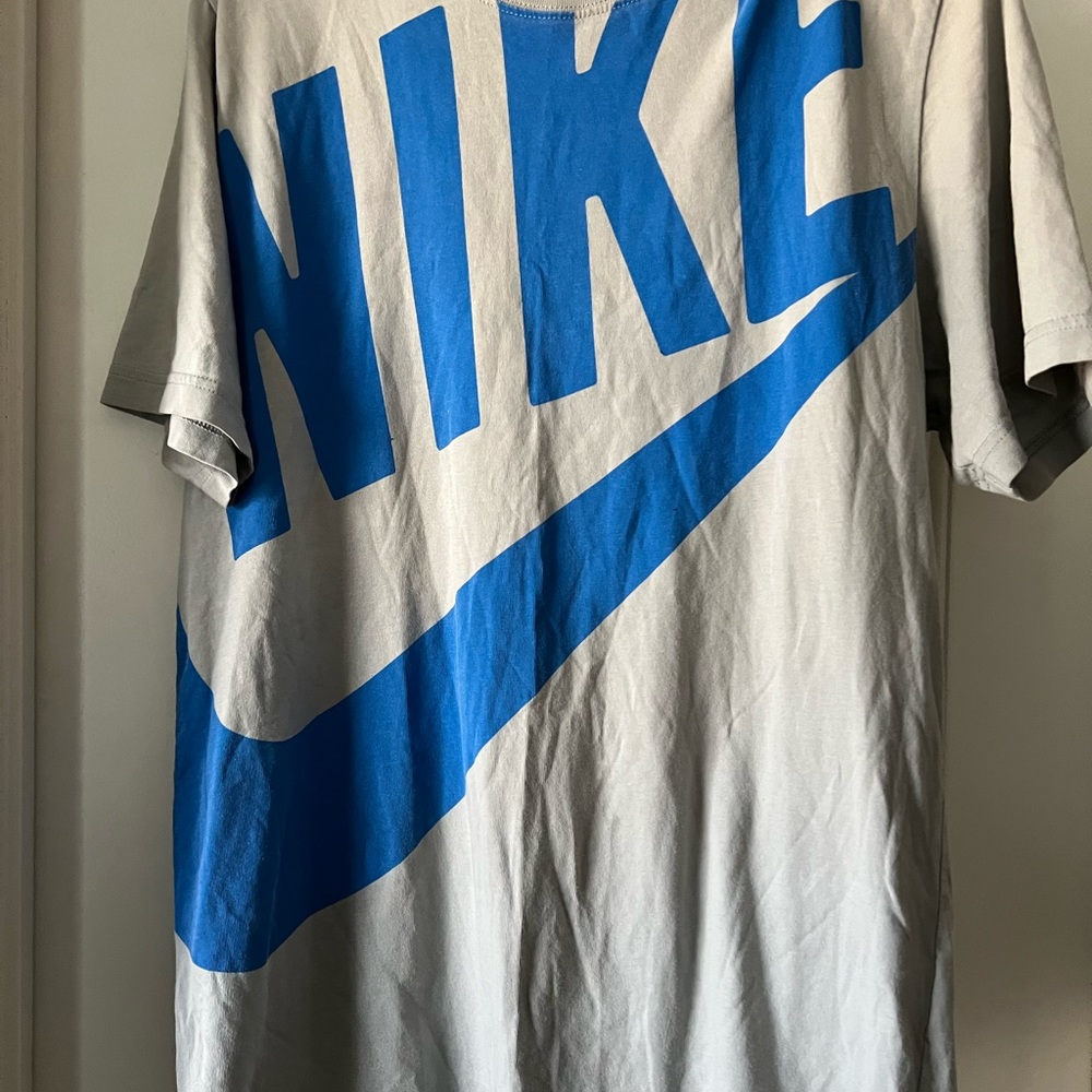 Men’s Large Nike T-shirt Gray/ blue